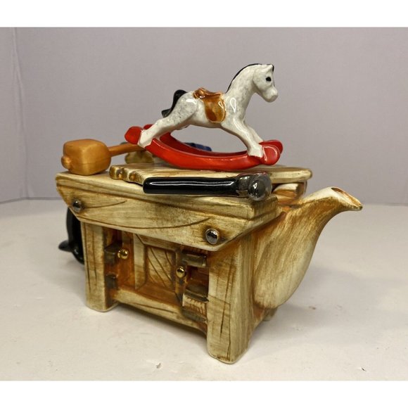 Vtg Figural Ceramic Teapot Santa’s Workbench Made In England - Picture 8 of 15